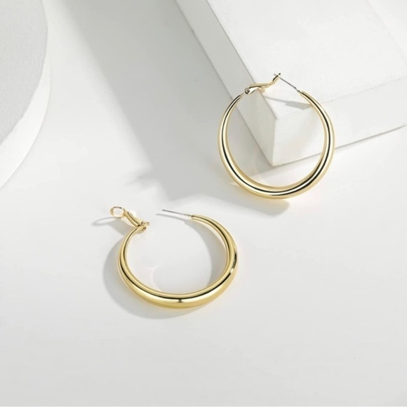 GOLD 18k Plated Chunky Hoop Earrings - Picture 3 of 3